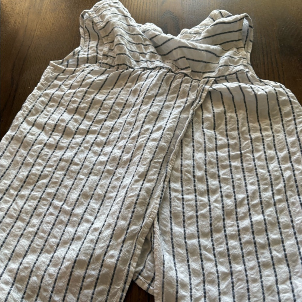 Sleeveless White Button-Front Striped Blouse - Picture 6 of 6